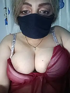 Loolly - Oil on boobsافرك بزازي با لزيت