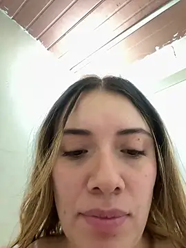 Valery_mora - Squirt in the bathroom public