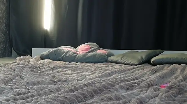 Savannah_hx - I wanna buy domi for streams badly....