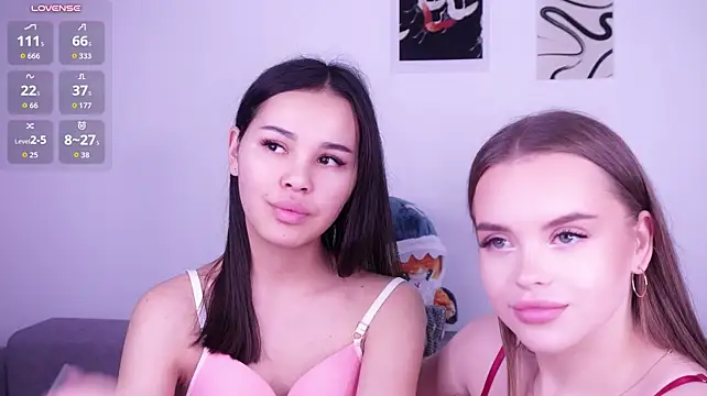 Mellywow - Shorts off and play with asses close