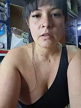 Isa_bella95 - Squirt in shop