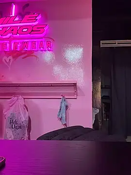 Samantha_bigboobs - Show tits customers in yla store