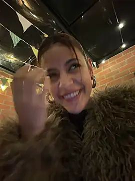 Alana15 - TOPLESS SQUIRT IN PUBLIC