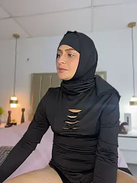Aisha_k - Squeeze my tits