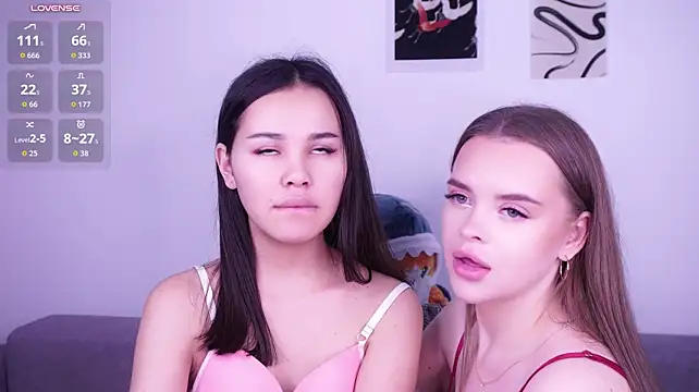 Mellywow - Shorts off and play with asses close