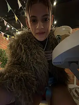 Alana15 - TOPLESS SQUIRT IN PUBLIC