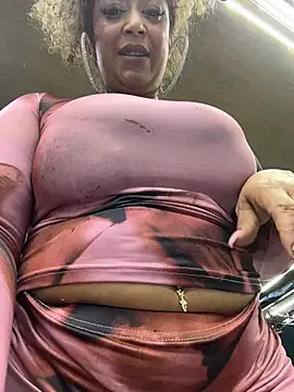 Katti_Barrera - Spank ass+ flash pussy 😈🥵