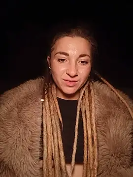 Mathilda-Bloom - Show boobs 1 min