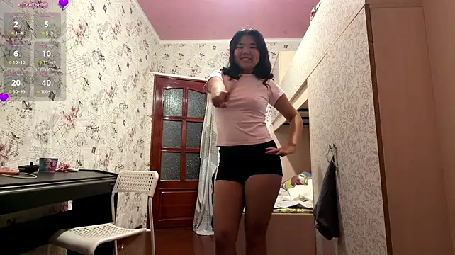 JohannaMickiewicz - Make my top wet with that water