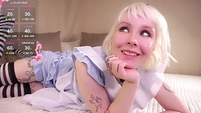 Honeyblo - Eye contact and lip licking