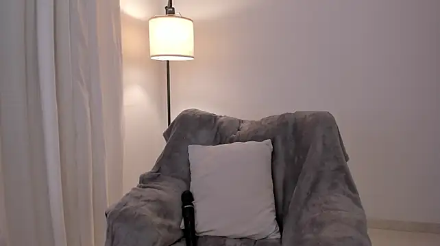 Mia_love__ - Take off top/Play nipple/Squezze