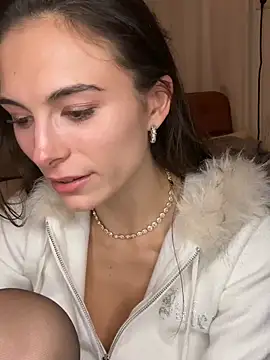 SophiiaStarr - Go doggy and show feet 🥵