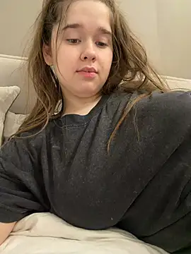 HornyGirlH - SHOW TITS