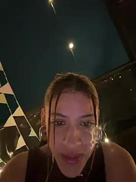 Alana15 - SKIRT OFF AND SQUIRT IN PUBLIC TICKETSHO