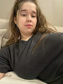 HornyGirlH - SHOW TITS