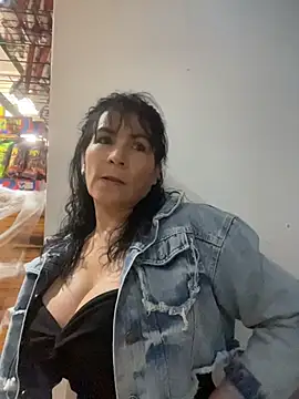 _Pamela04 - Fuck pussy with a bottle of beer in bar