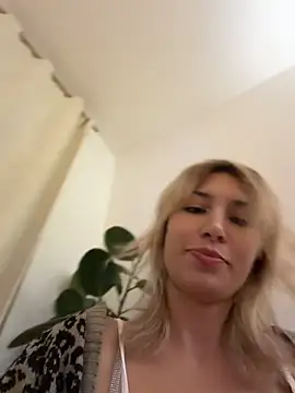 Suyneslii - Boobs Flash