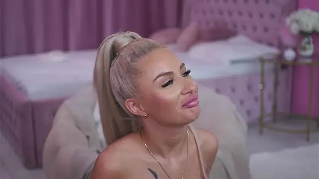 LaraBrynn - finger my pussy