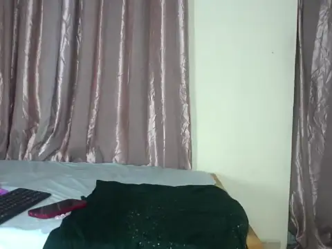 Sexygirly2 - show tits
