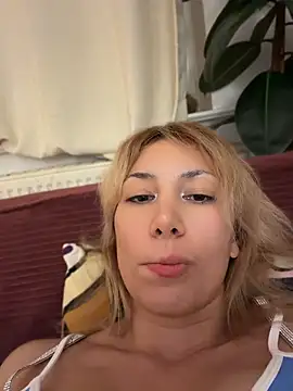 Suyneslii - Boobs Flash