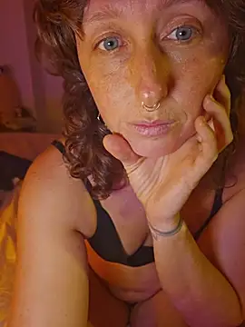Mossy_kiss - Tease the hairy pussy for youuuu
