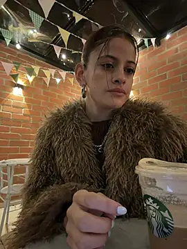 Alana15 - SKIRT OFF AND SQUIRT IN PUBLIC TICKETSHO