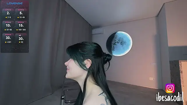 Adriana_allien