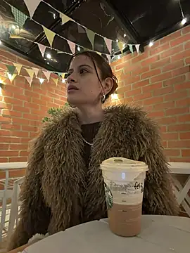 Alana15 - SKIRT OFF AND SQUIRT IN PUBLIC TICKETSHO