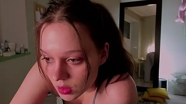 Addelin_Moon - hide my pussy with hands only