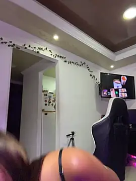 Princess_liz69 - Naked + finger pussy + video 😈