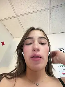 Sweet_Milaa1 - Delicious blowjob in the bathroom 😋