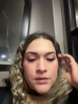 Sara_smiiith211 - wet my pussy in public