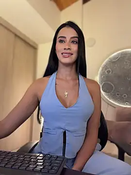 SarahhSmitth1 - Feeling your caresses gives me pleasure.