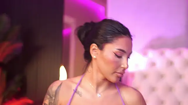 AishaaDevoe - Rub pussy close up :tongue: