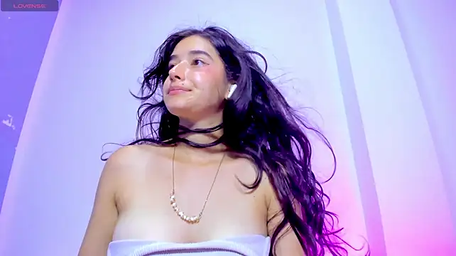 Ivy_petit - rubs pussy over panty