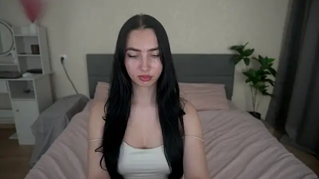 WildKittenX_ - holes are close to cam
