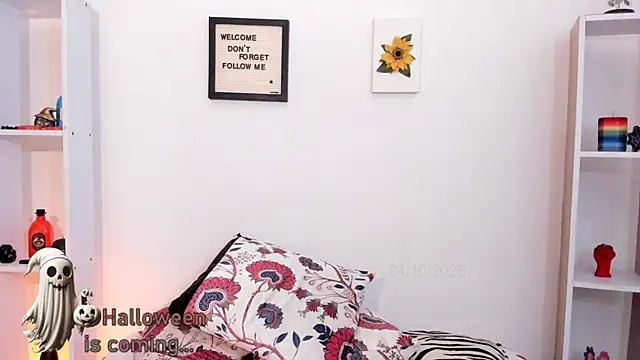 LauraToro_ - NAKED + OIL IN BOOBIES