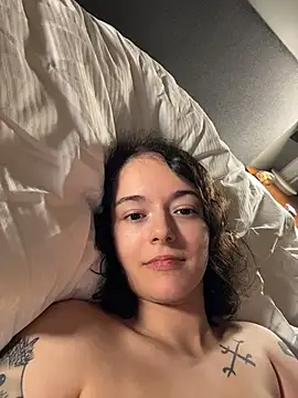 DominanteBeauty - Bodylotion auf Boobs