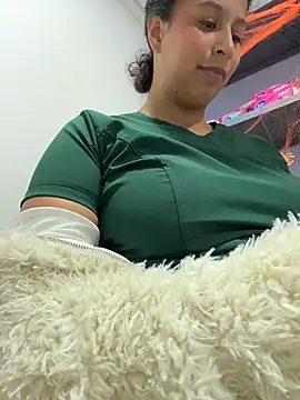 Chloefixxx - show the pussy in a close-up shot