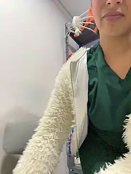 Chloefixxx - show the pussy in a close-up shot