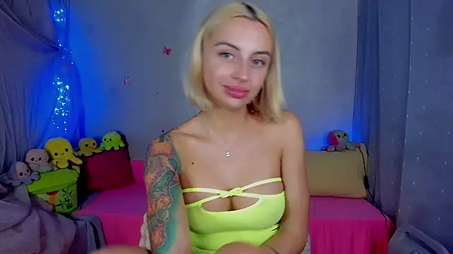 YourLizzyDoll - stay topless+blowjob 3 min