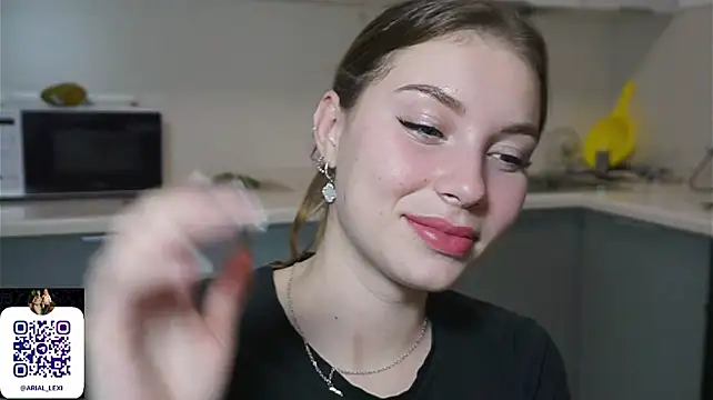 Sairallyn - Eye contact + kiss