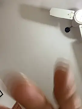 Bea3liz - Show ass with plug