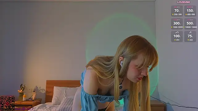 Victori_Fox - Massage tits + eye contact