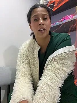 Chloefixxx - show the pussy in a close-up shot