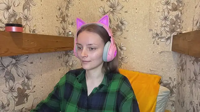 EmyMiu - Squeeze cheeks