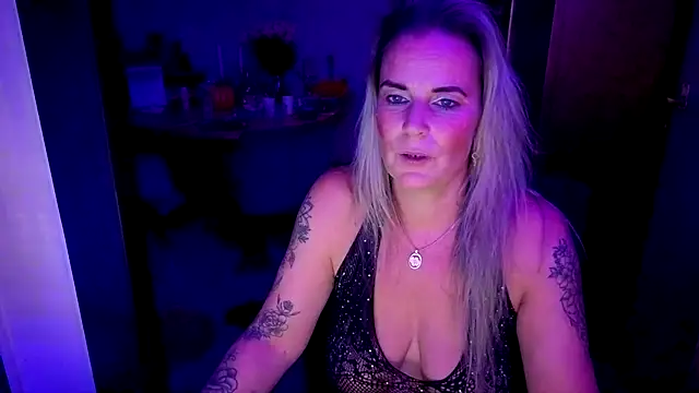 MissLukt - oil on tits show