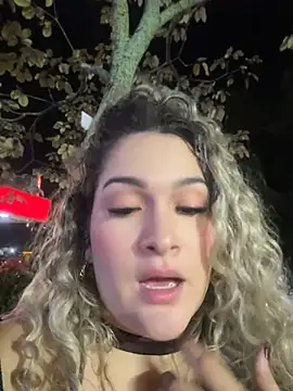 Sara_smiiith211 - Take off my bra in public