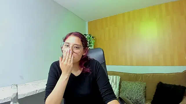 AleHoney_ - ❤️Oil or cream on my breasts.❤️