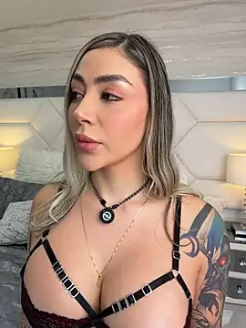 Miacoleman_ - Pinch my nipples under clothes 🍒
